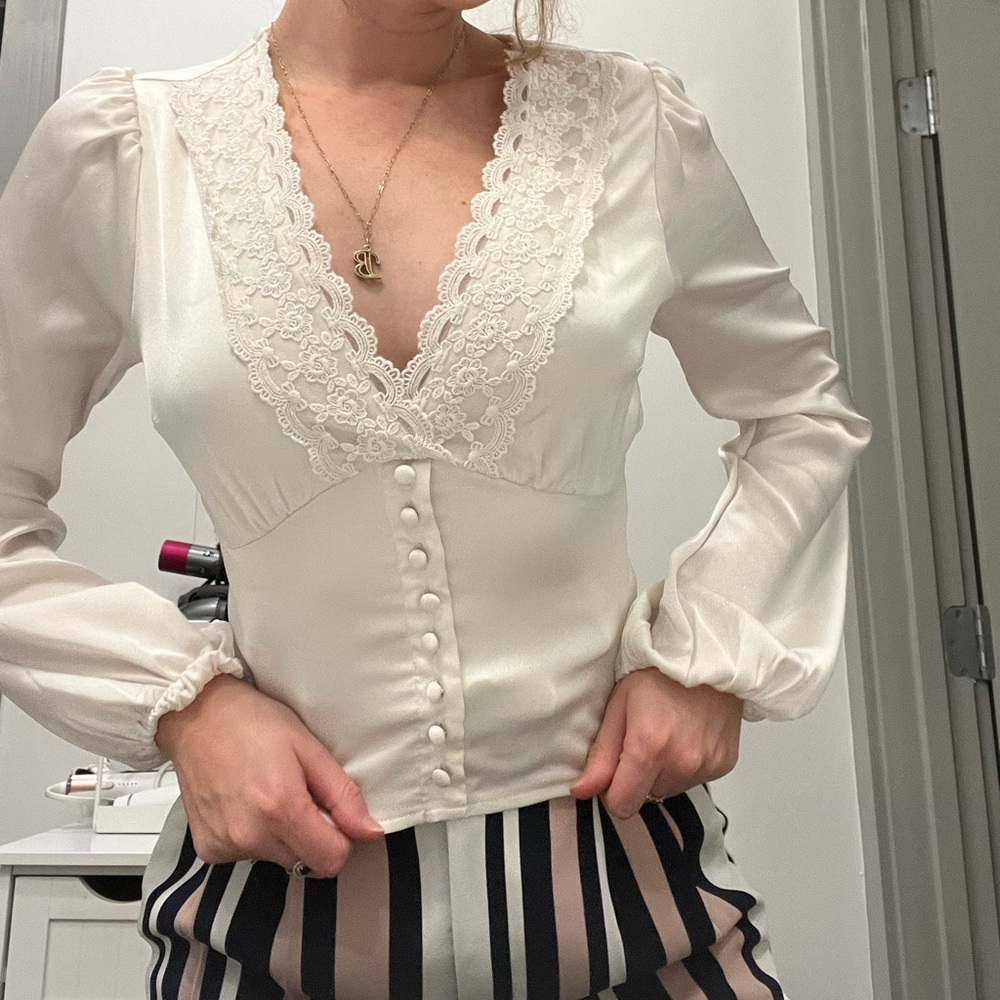 White puff top